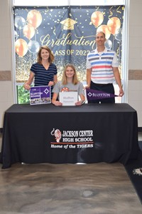 Grace Woolley with parents