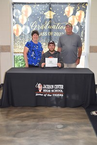 Ryan Sailor with parents