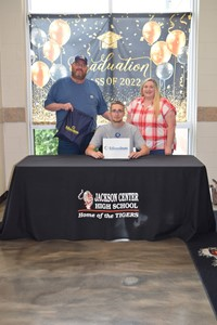 Kobie Willoby with parents