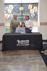 Ava Winner with parents