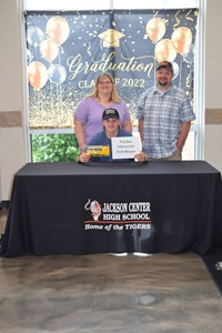 Spencer Yinger with parents