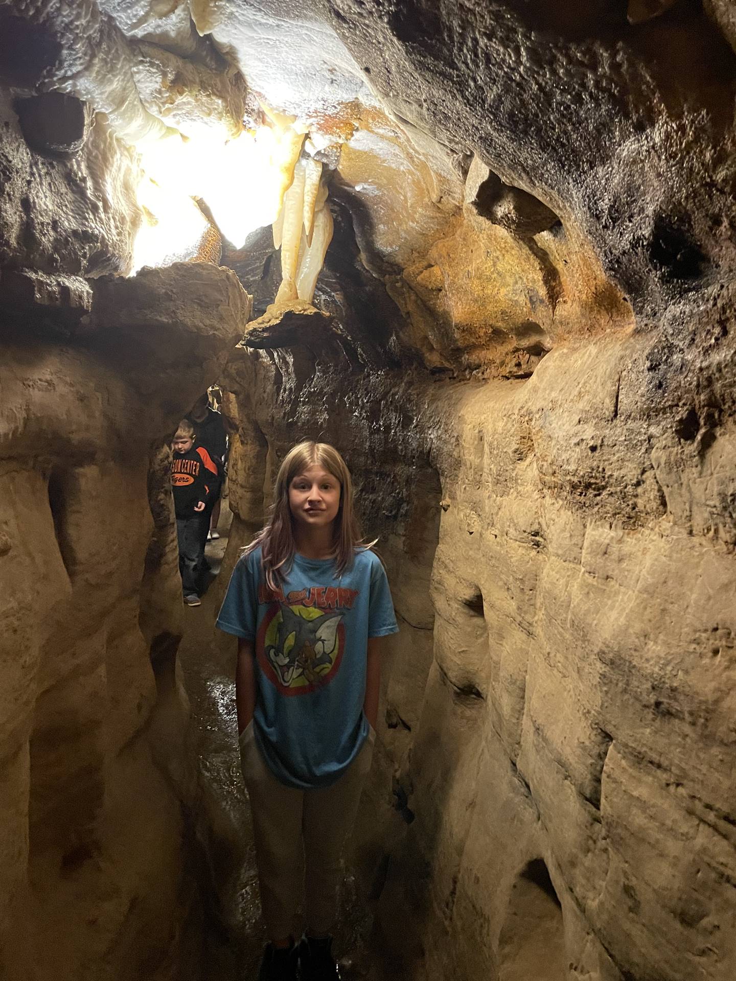 Ohio Caverns field trip, fossils with student