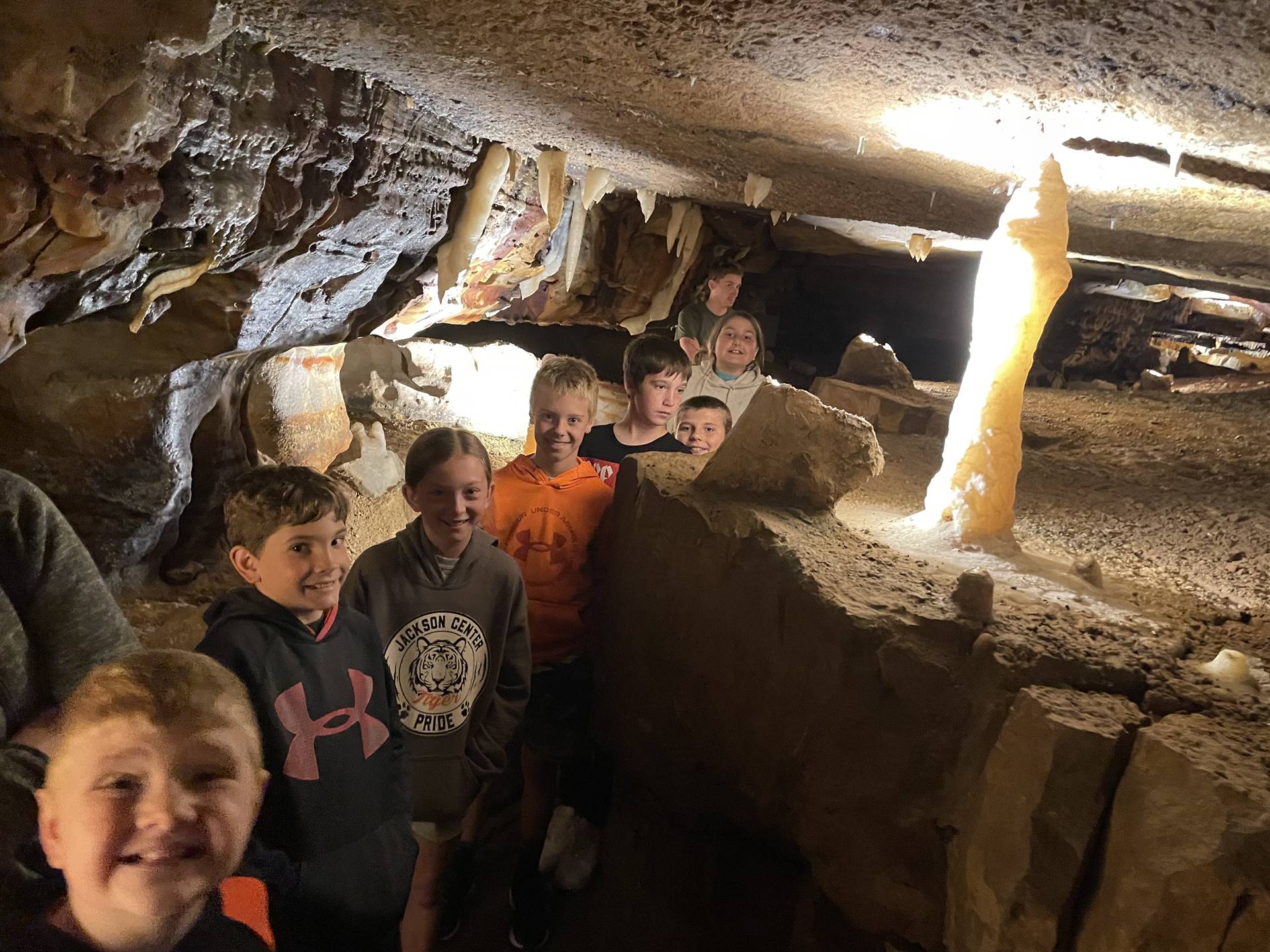 Ohio Caverns field trip, fossils and students