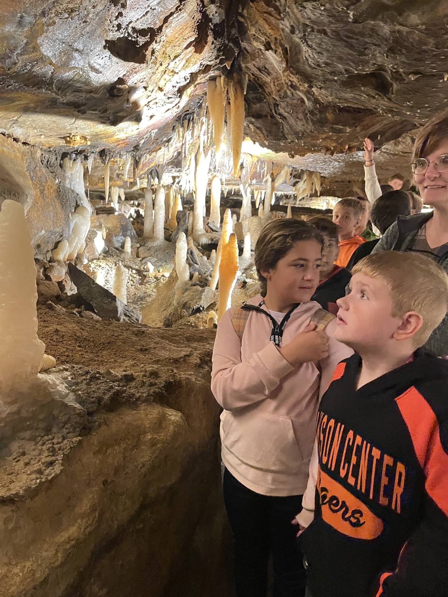 Ohio Caverns field trip, fossils and students