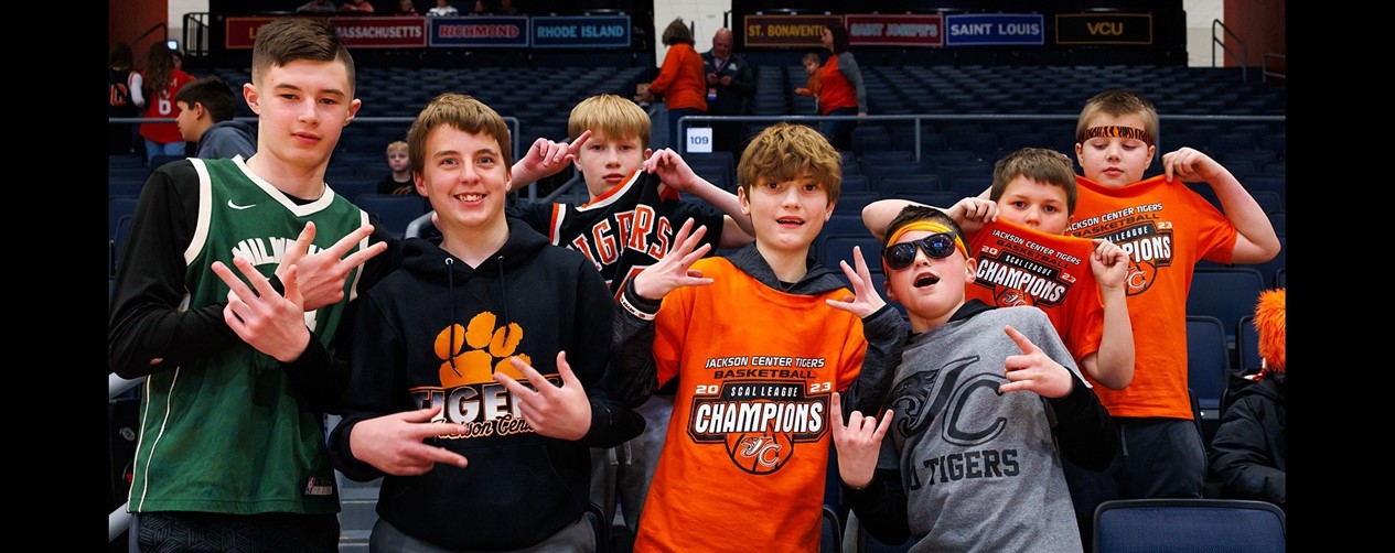 Student Fans at UD District Game
