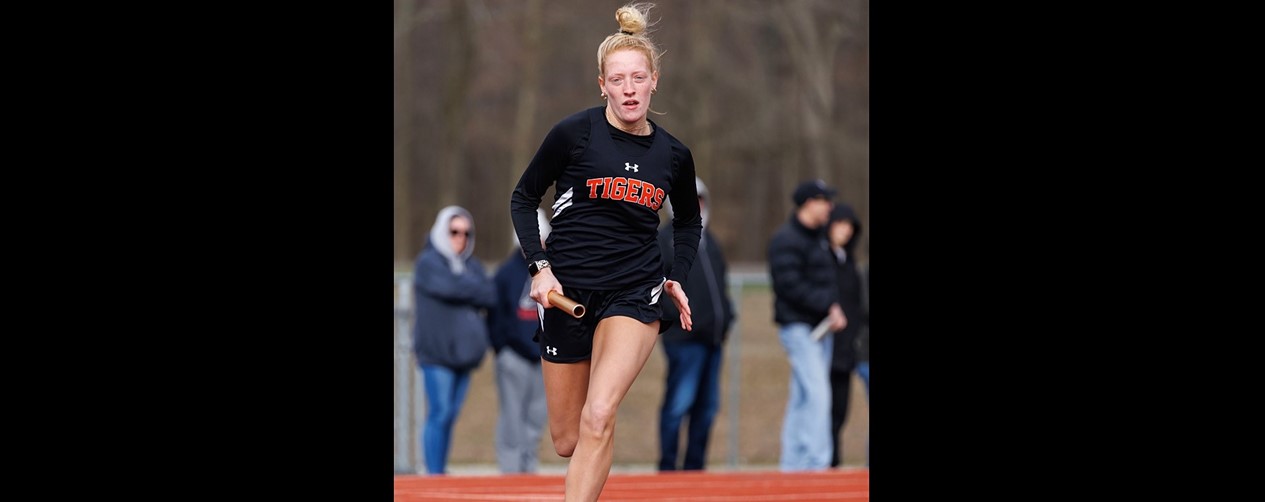 girls track runner in relay
