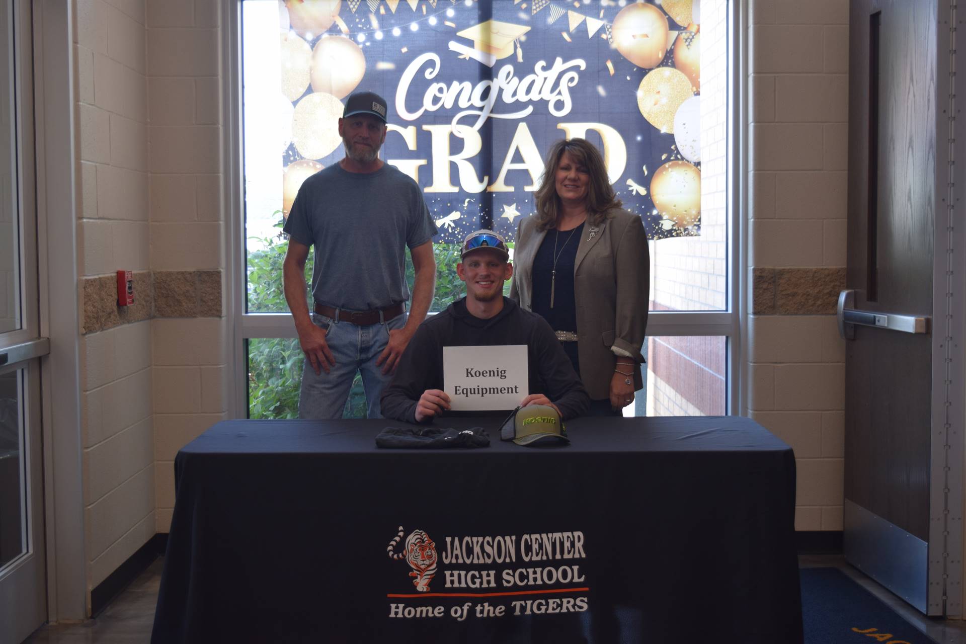 Josey Liesner and parents photo booth