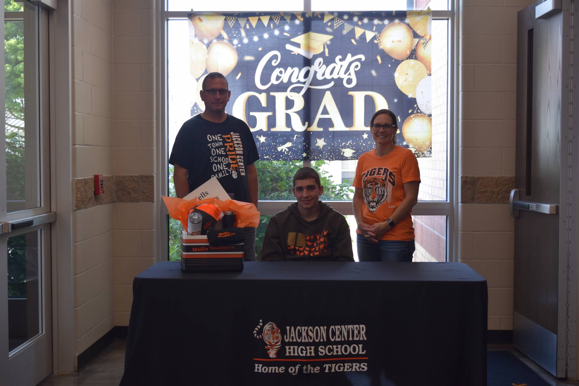 Camdyn Reese and parents photo booth