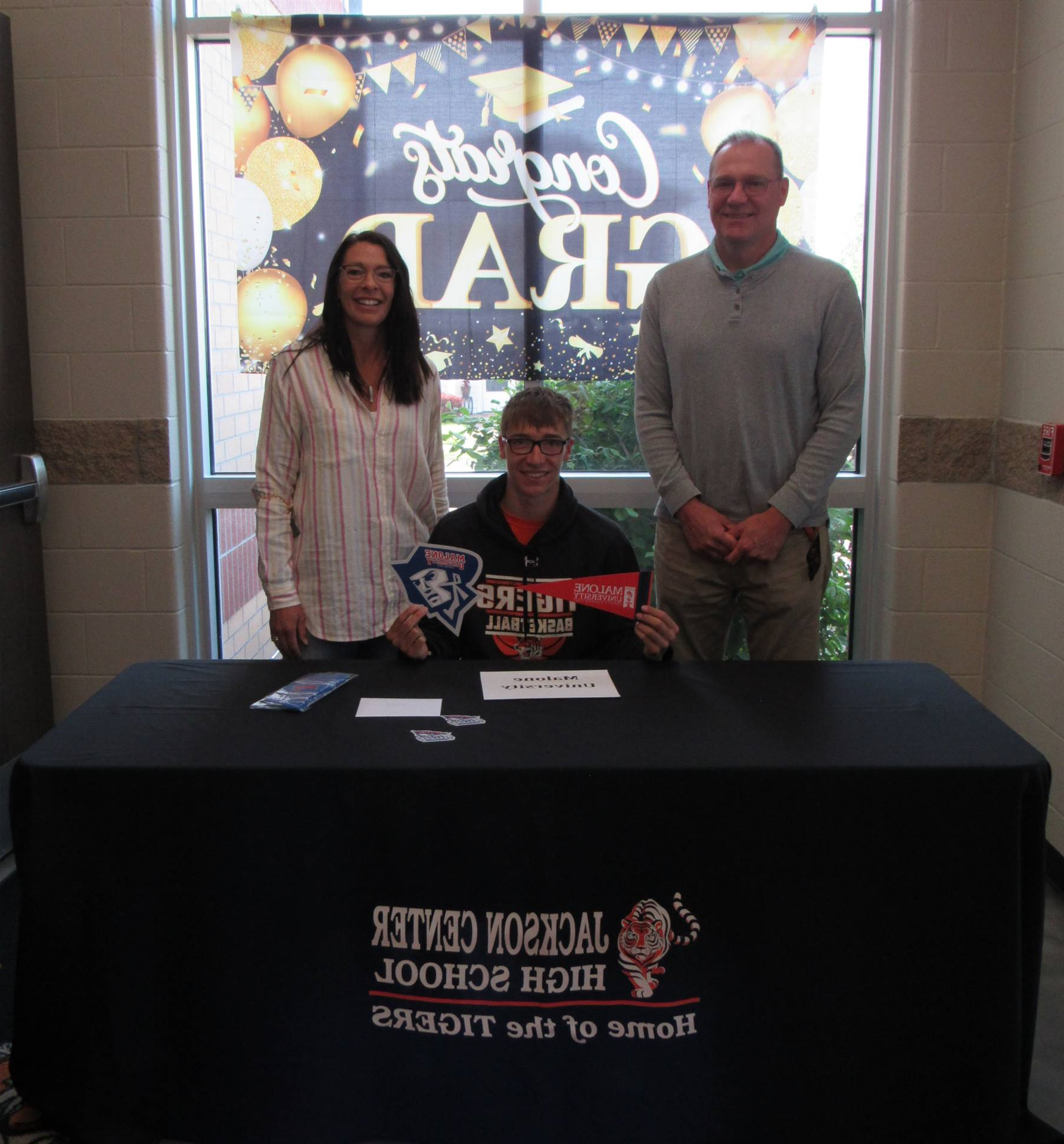 Kellen Reichert and parents photo booth