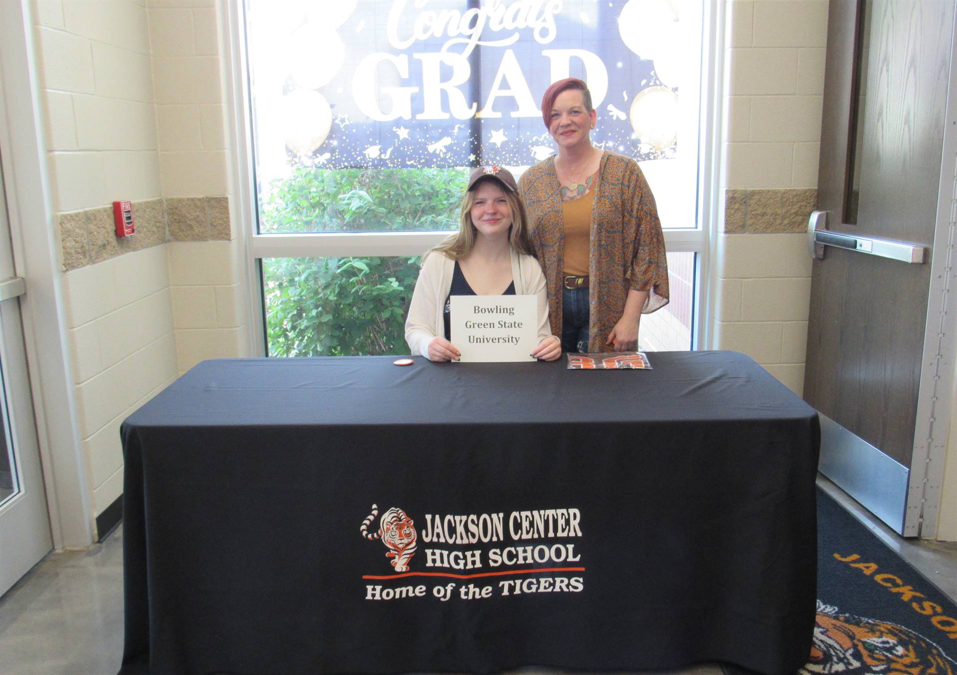 Madalynn Lundy and mom photo booth