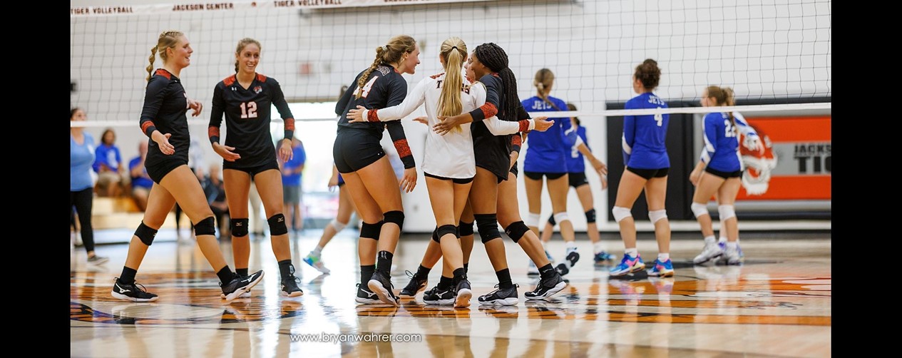 Volleyball Girls celebrating at the net