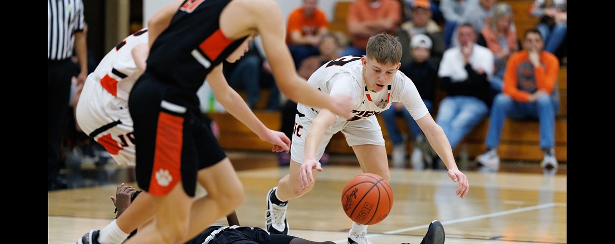 high school boys basketball players