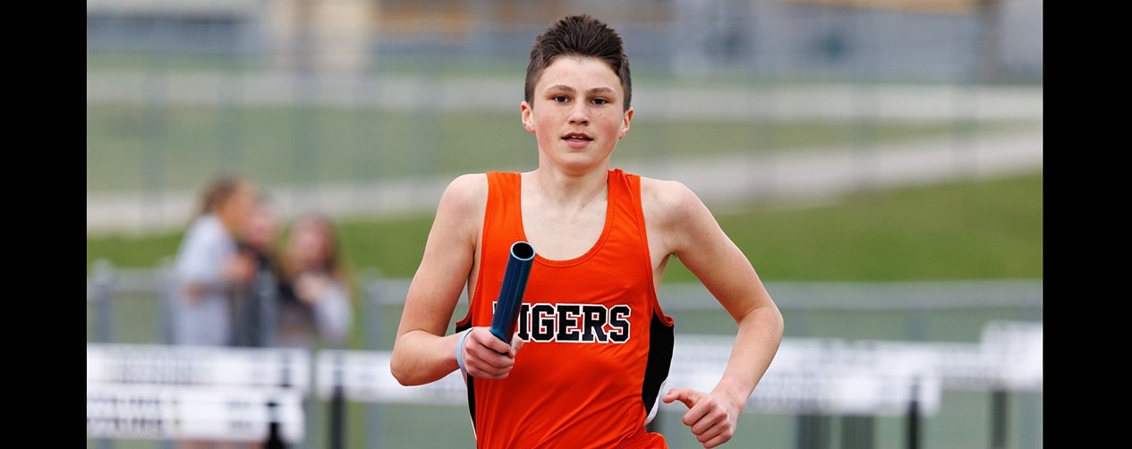TRACK BOY RELAY RUNNER